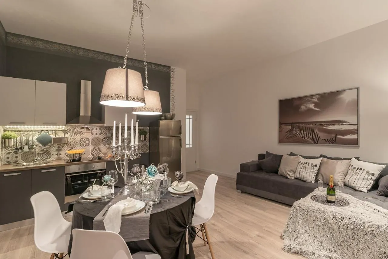 Luxury Apartments In The City Centre**** Пула Гостевой дом