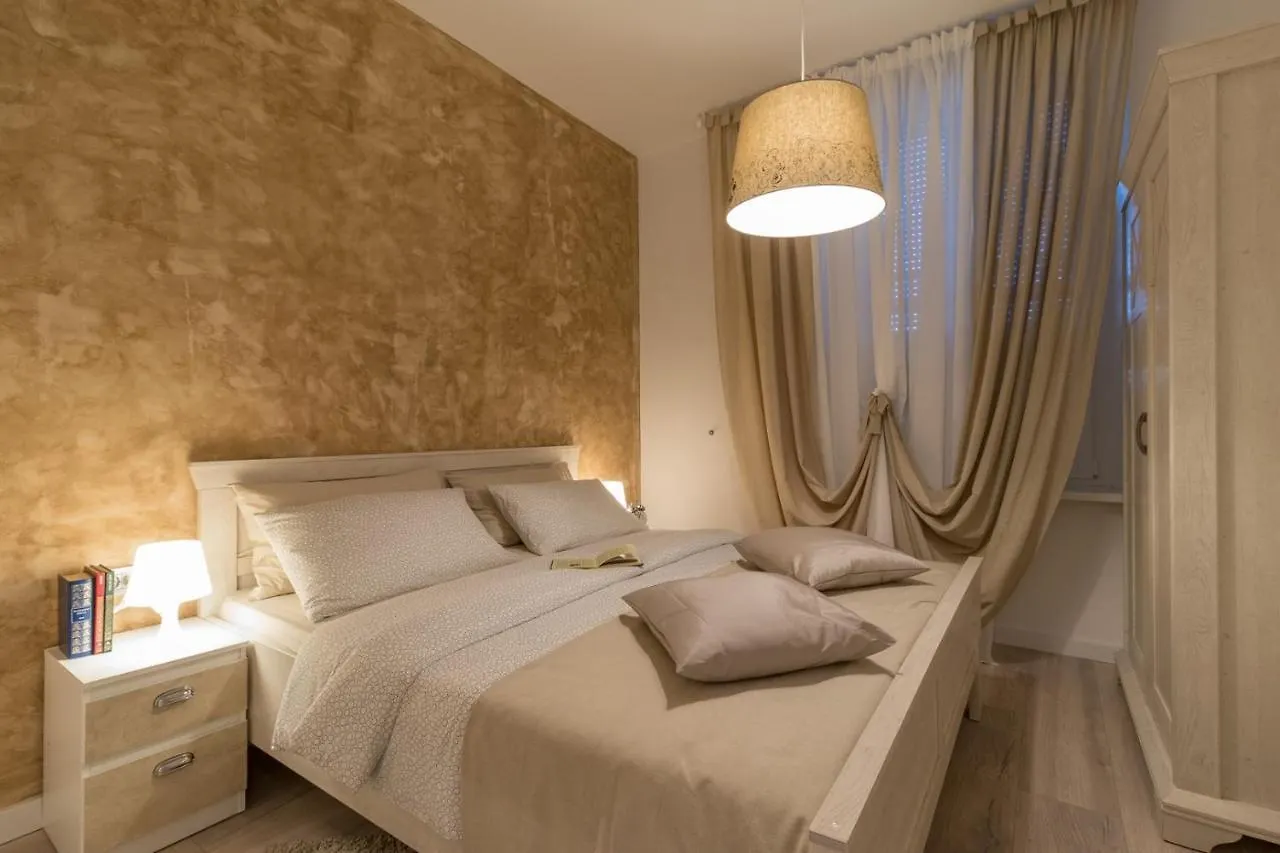 Luxury Apartments In The City Centre**** Пула Гостевой дом