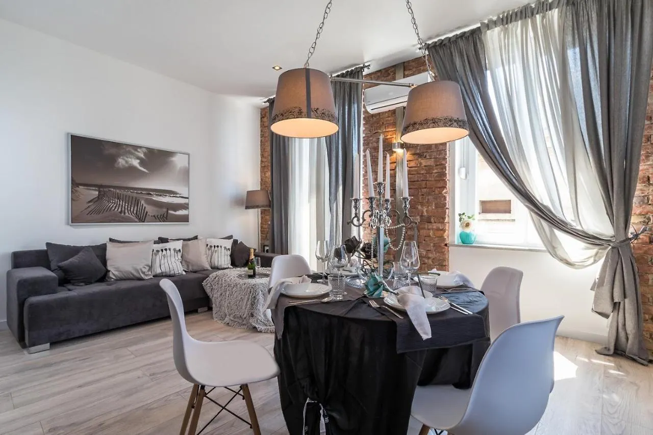 PUY Luxury Apartments In The City Centre**** 4*, פולה