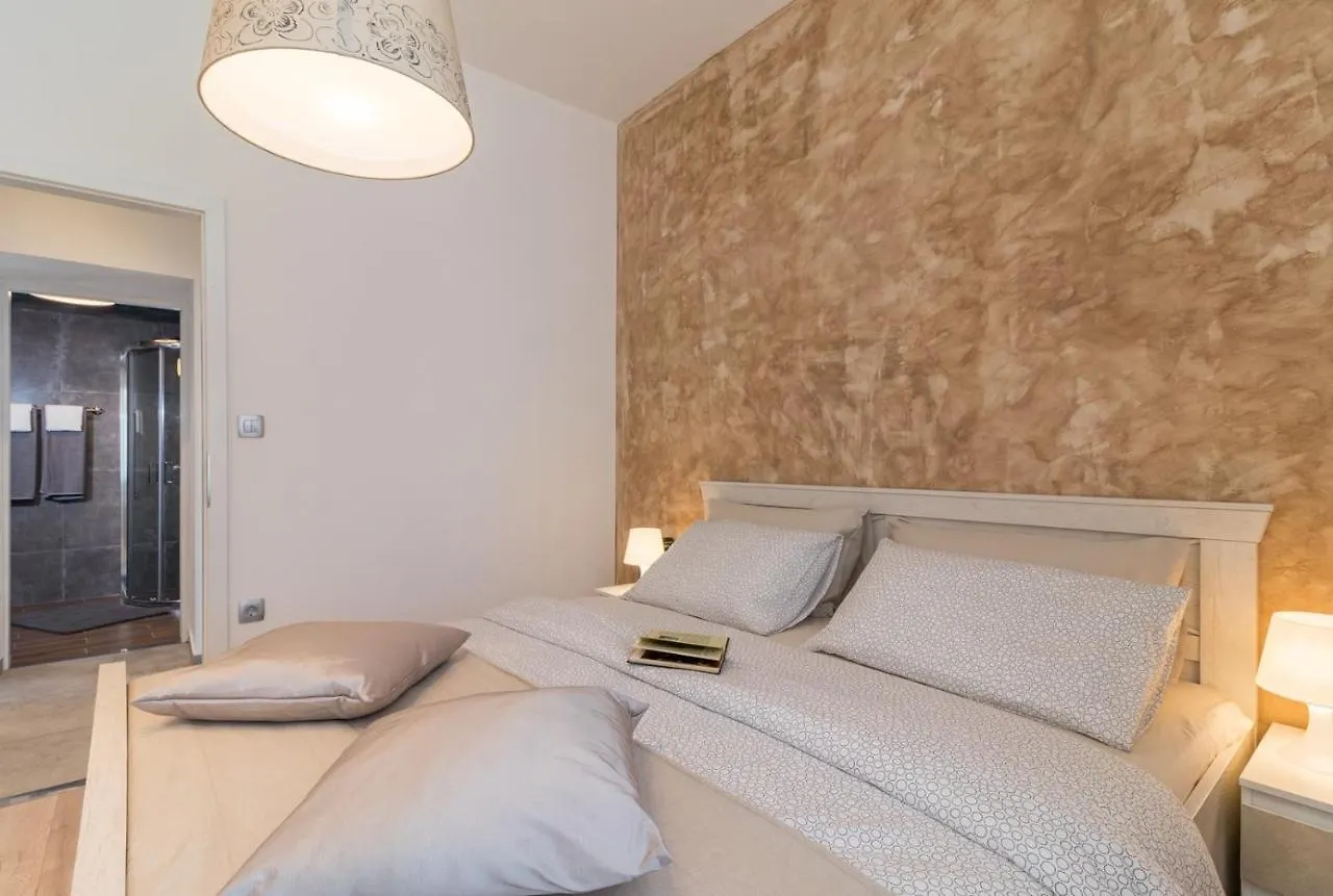 בית הארחה PUY Luxury Apartments In The City Centre****